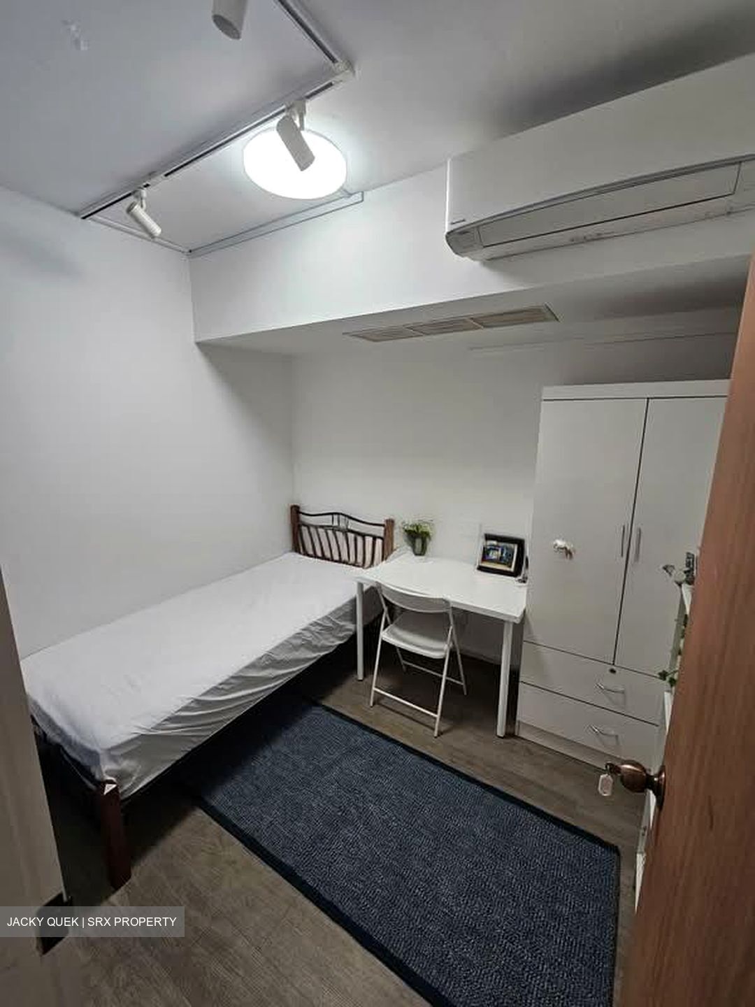 Lucky Plaza (D9), Apartment #569298101